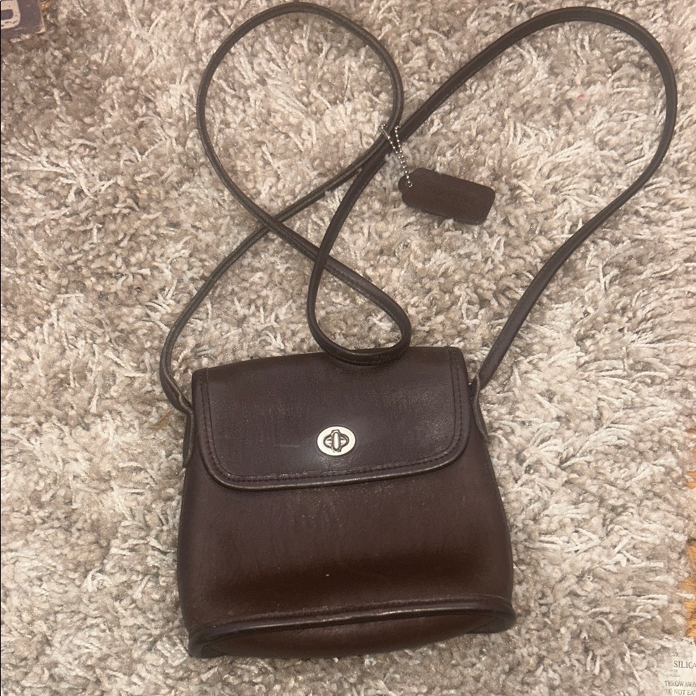 Vintage Coach 9049 tango turnlock crossbody